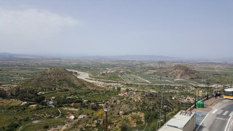 Blick ins Landesinnere von der Aussichtsterasse in Mojacar Pueblo