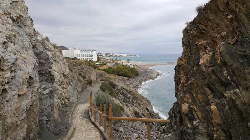 Blick auf Puebelo Playa, im Vordergrund Best Indalo Hotels